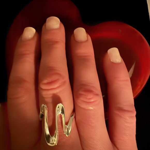 Sterling Silver "Heartbeat" Ring - Picture 4 of 4